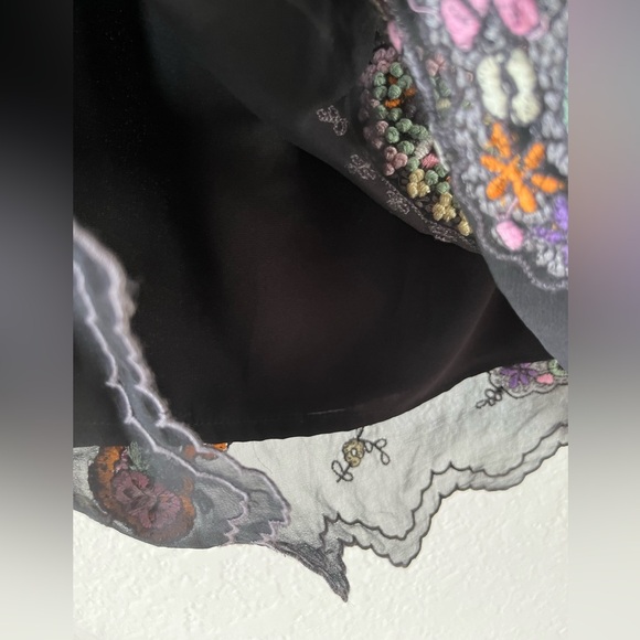Molio Relio Floral Embroidered Black Silk Tunic Size L Scalloped Edges Boho GUC - Picture 5 of 10